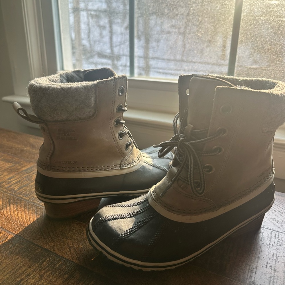 Sorel Black and Tan Winter Boots